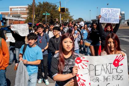 Texas Education Agency fue instruida para detectar a las instituciones y al personal docente como "cómplices"