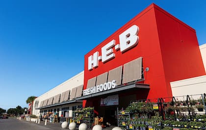 Preparar hamburguesas para 4 personas en Texas ahora cuesta entre US$9,52 y US$19,04 solo en ingredientes básicos (carne, pan y huevos), sin incluir acompañamientos que podrían llevar el total a más de US$25 según cálculos basados en precios de H-E-B