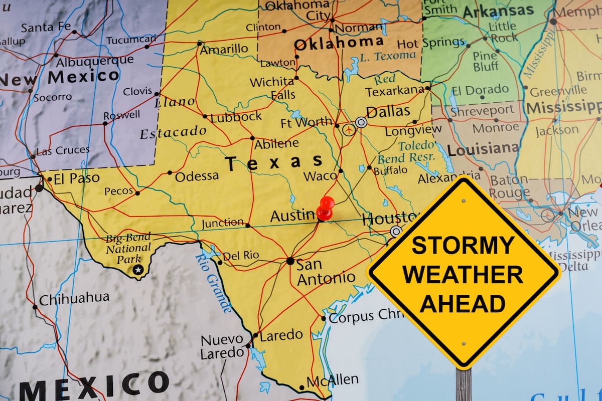 Texas se prepara para afrontar una amenaza crítica de inundaciones debido a un frente estacionario que provocará tormentas eléctricas persistentes