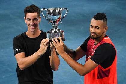 Thanasi Kokkinakis (L) y Nick Kyrgios: carisma y consagración en Melbourne