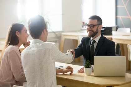 "Thank you" se puede usar para decir "gracias" en inglés en un contexto formal