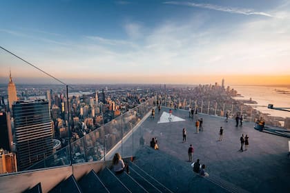 The Edge, mirador de 700 m2 en forma triangular.