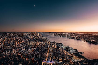 La vista desde lo alto de The Edge sobre el río Hudson que da nombre al barrio.
