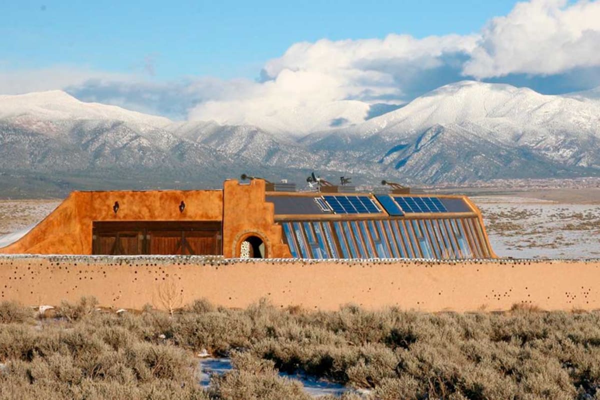 El exterior de Phoenix Earthship