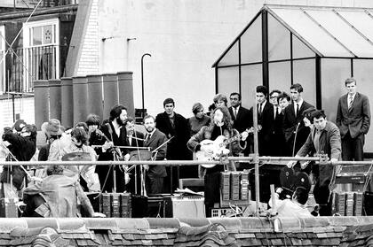 The Beatles en la terraza de Apple, su sello discográfico, en el último show de la banda