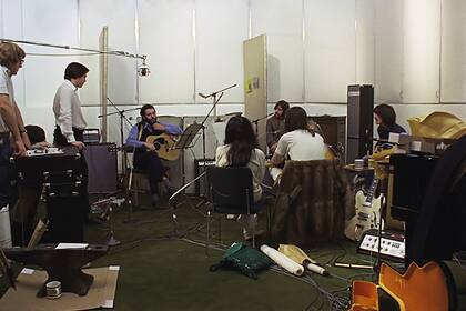 The Beatles: Get Back . Dirigida por Peter Jackson y fue íntegramente realizada a partir de filmaciones inéditas.