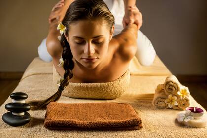 El objetivo del masaje tailandés es recomponer y equilibrar el flujo de la energía ya que se basa en que el bienestar y la salud de una persona dependen del equilibrio de la energía vital