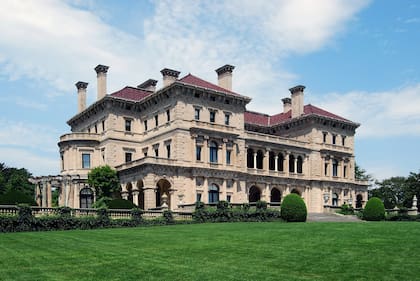 The Breakers, la casa de verano de Cornelius Vanderbilt II, está ubicada en Newport, Rhode Island, Estados Unidos