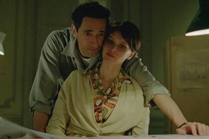 The Brutalist, en la que actúan Adrien Brody y Felicity Jones, es una película independiente que costó menos de US$13 millones