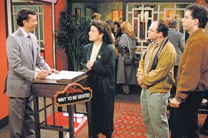 The Chinese Restaurant, que mostraba a los protagonistas esperando una mesa, fue un símbolo de la constante fricción entre David y la NBC, que no quería capítulos "sobre nada"