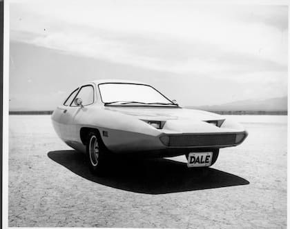 The Dale era el auto de tres ruedas que solucionaría la crisis de combustible.