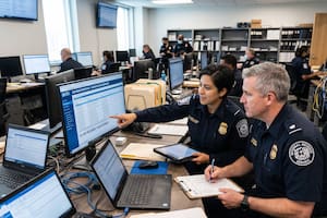 Emigró a Nueva York en los años 50 y ahora administra al mayor contratista del ICE