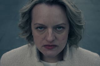Elisabeth Moss y la vigencia de un relato aterrador que emprende un nuevo y defintivo viaje