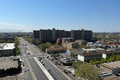 "The Hole" se ubica a unos 1.2 metros sobre el nivel del mar y no está conectada al sistema de alcantarillado, por lo que siempre se inunda cada vez que llueve