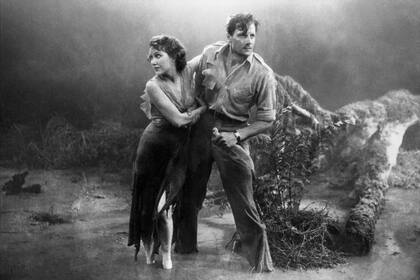 The Hunt se basa en una novela corta de Richard Conell, llevada al cine en 1932 por Ernest B. Schoedsack