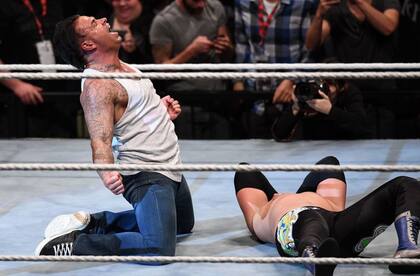 "The Machine" en su primera presentación como protagonista de lucha libre