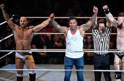 "The Machine" salió victorioso en su primera presentación como protagonista de lucha libre