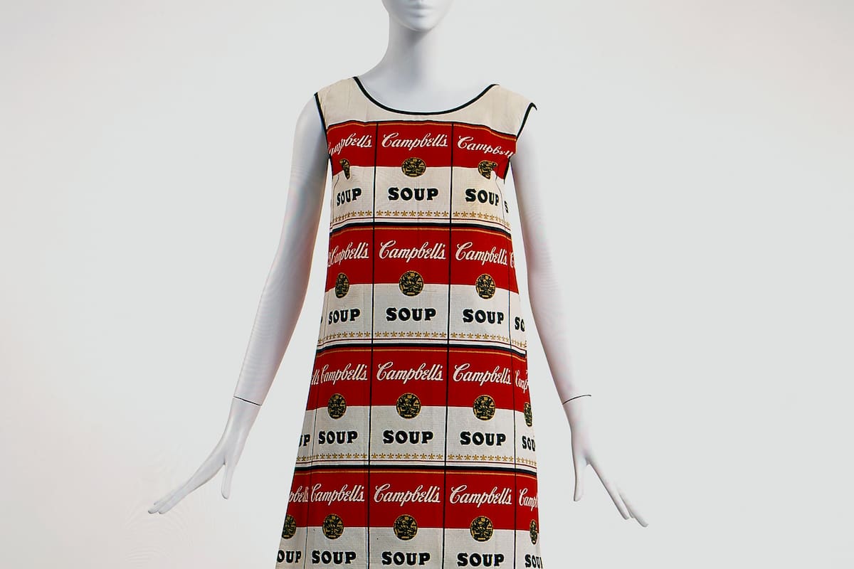 “The Souper Dress” (1966-1967), el vestido de papel creado por Campbell’s con las obras de Andy Warhol