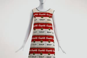 “The Souper Dress” (1966-1967), el vestido de papel creado por Campbell’s con las obras de Andy Warhol