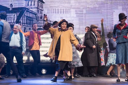 The Suburban Players estrena este sábado su puesta de Evita, el musical