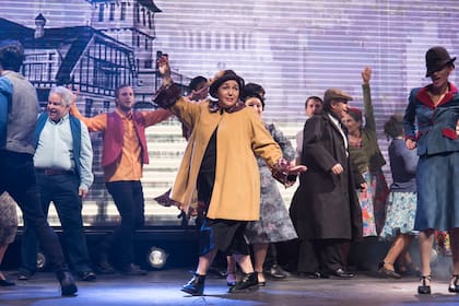 The Suburban Players estrena este sábado su puesta de Evita, el musical