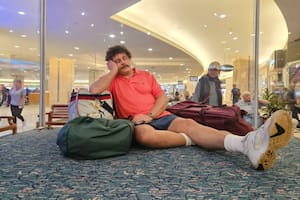 El viajero que “espera” su vuelo hace más de 40 años en el aeropuerto de Orlando con valijas y bolsos