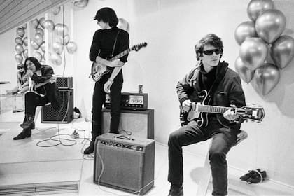 "The Velvet Underground es la clase de música que, como dijo alguna vez Brian Eno, genera que uno quiera hacer cosas", dijo Todd Haynes, director del documental sobre la banda que acaba de estrenarse en Apple TV+