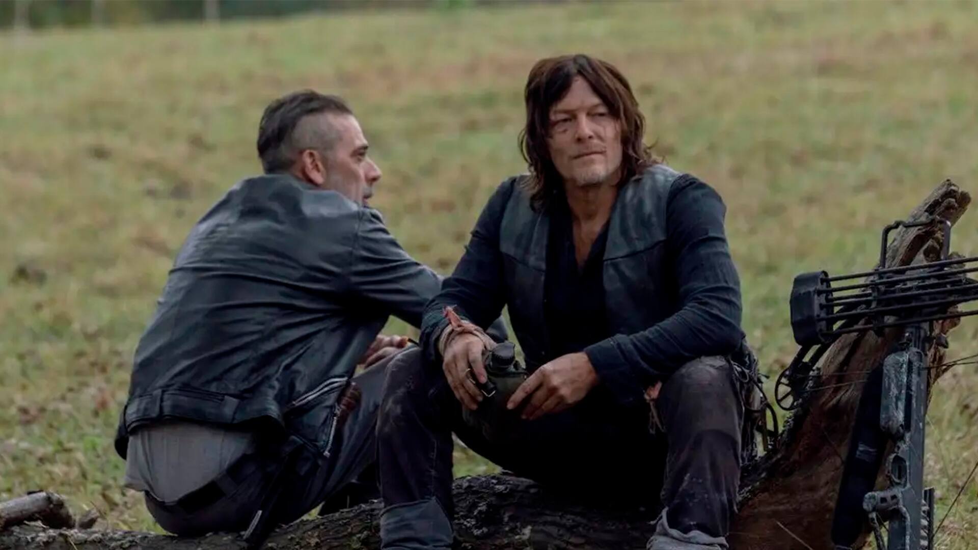 Norman Reedus y Melissa McBride en la décima temporada de The Walking Dead