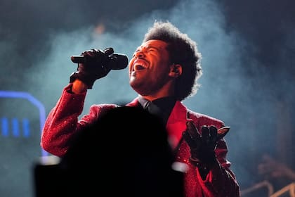 The Weeknd durante su presentación en el espectáculo de medio tiempo del Super Bowl 55 de la NFL, el 7 de febrero de 2021 en Tampa, Florida