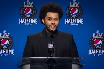 The Weeknd, también conocido como Abel Makkonen Tesfaye, habla durante la conferencia de prensa virtual antes del Super Bowl LV Halftime Show que protagonizará hoy en Tampa, Florida.