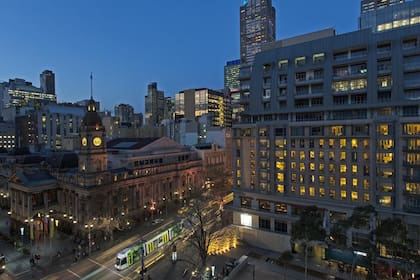 The Westin Melbourne, el hotel de departamentos en el que viven residentes de Melbourne y planean ir a juicio con tal de no recibir a los tenistas