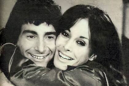 Thelma Biral, junto a Claudio García Satur, en Dos a quererse, una telenovela de canal 13, de 1974