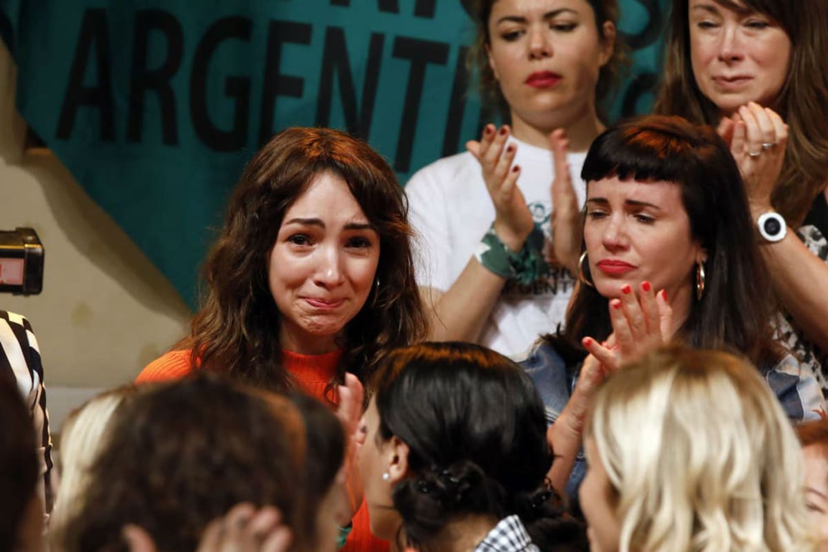 Thelma Fardin, acompañada del colectivo Actrices Argentinas, hace exactamente un año, mostró un video en el que contó haber sido violada por el actor Juan Darthés durante la gira de Patito Fei