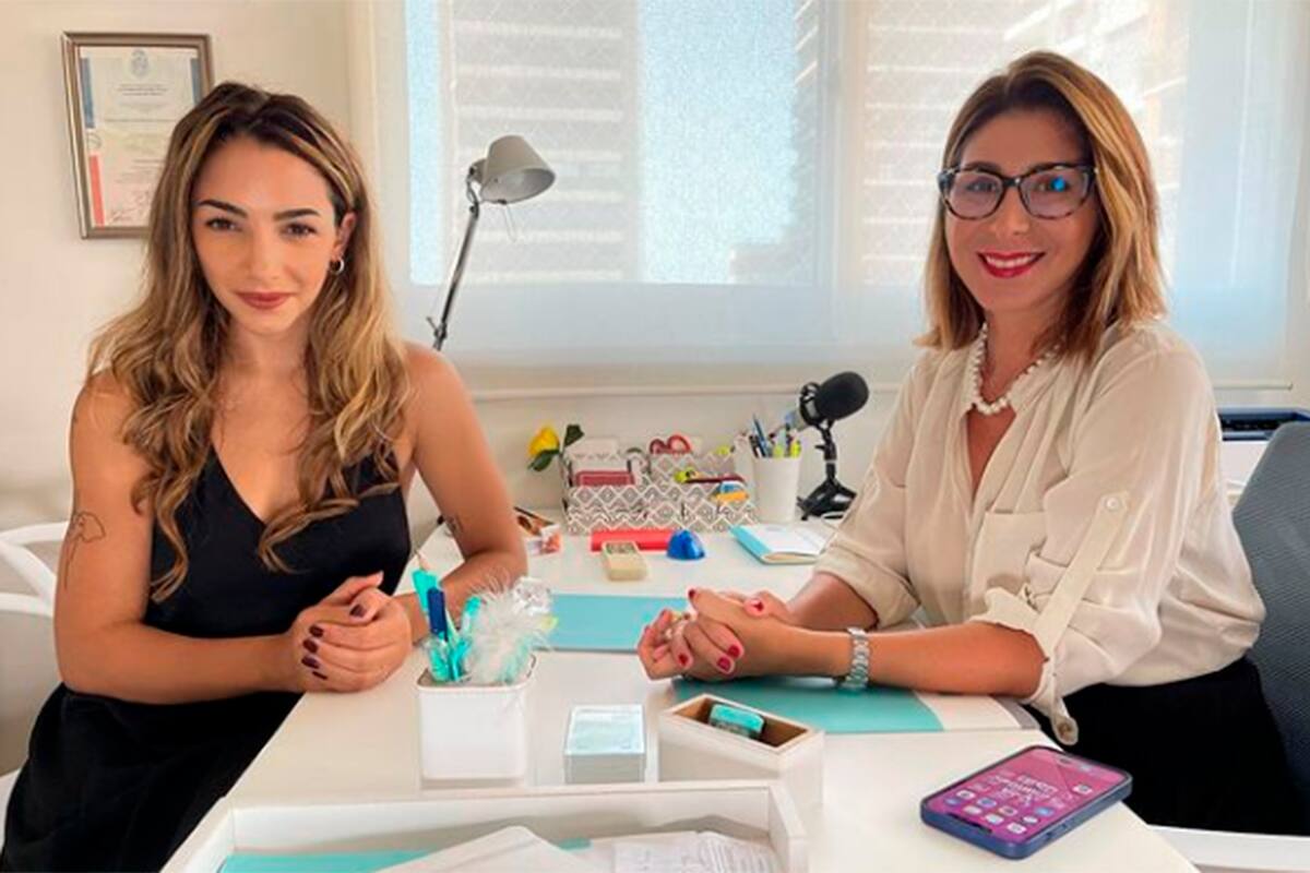 Thelma Fardin junto a Carla Junqueira, su nueva abogada en Brasil
