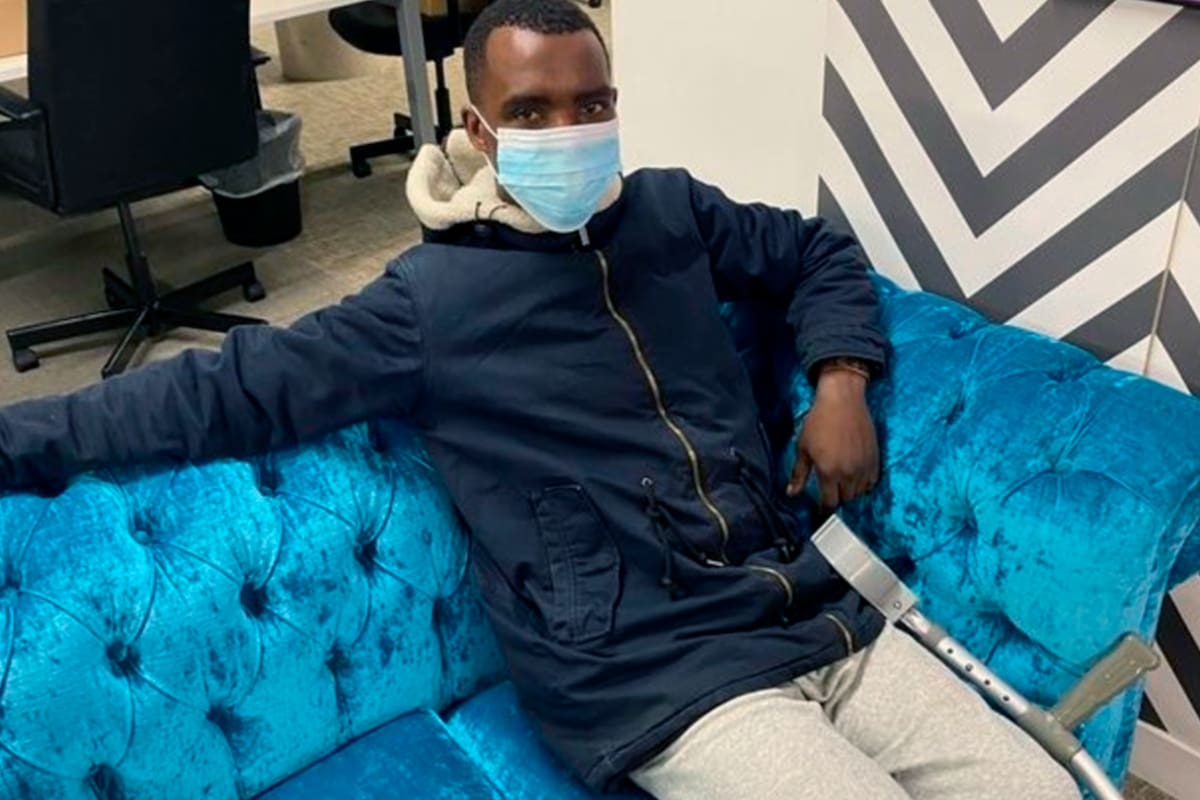 Themba Cabeka huyó de su lugar en busca de una nueva oportunidad y ahora vive en Liverpool