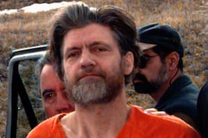 Theodore John Kaczynski es escoltado a la corte de Helena, el 4 de abril de 1996