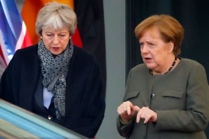 Theresa May viajó a Berlín para reunirse con Angela Merkel y negociar que la UE le ceda una nueva prórroga y evitar una salida caótica. Los 27 países ven con buenos ojos el acercamiento entre May y Corbyn y la posibilidad de acordar una Unión Aduanera.