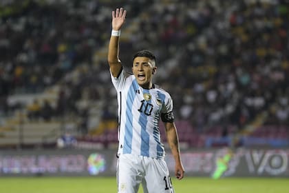 Thiago Almada, campeón del mundo y capitán de la selección argentina Sub 23, ya acumula tres goles en el Preolímpico
