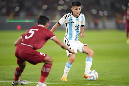 Thiago Almada, capitán de la selección argentina Sub 23 en el Preolímpico, es el único campeón del mundo en el plantel
