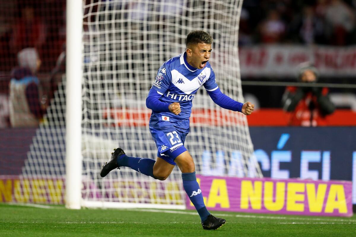 Thiago Almada convirtió el penal de la victoria