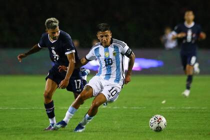 Thiago Almada, el capitán de la selección argentina Sub 23, fue campeón del mundo en Qatar 2022, con el primer equipo