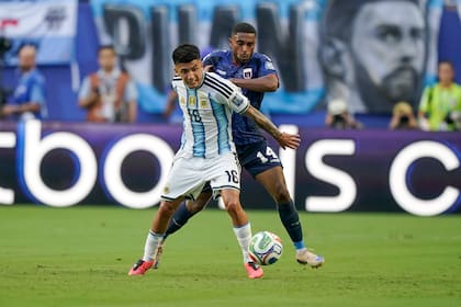 Thiago Almada, en el Mundial ante Cabo Verde en Miami; arrancó como titular, pero con el transcurso del certamen quedó relegado