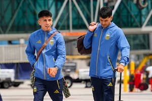Thiago Almada (izquierda) y Exequiel Palacios (derecha) en su llegada a Kansas
