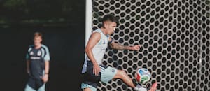 De potrero y también de equipo: Thiago Almada juega para los que saben de fútbol