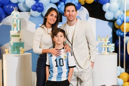 Thiago, el hijo mayor de Lionel Messi, participó en una sesión de fotos de las inferiores de Inter Miami