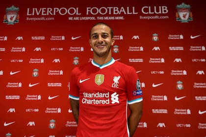Thiago firmó hasta 2024 con Liverpool