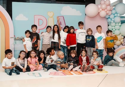 Thiago, Mateo y Ciro entre los niños presentes en el cumpleaños de Pía Di María