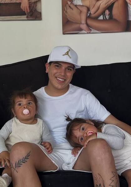 Thiago Medina con sus hijas Laia y Aimé