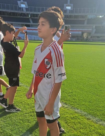 Thiago Messi, de perfil, en el estadio Monumental