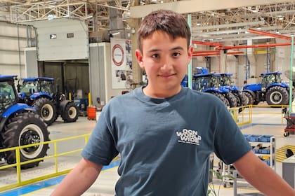 Thiago Príncipe en la visita a la planta Industrial de CNH